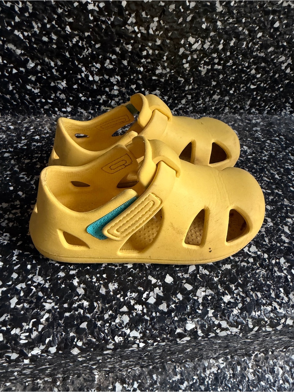GUC Ten Little Splash Sandals Yellow Kids Shoes Size 11